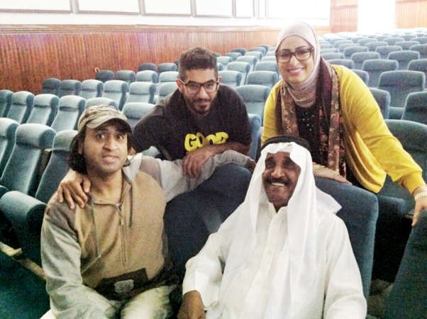 الفنان القدير محمد جابر مع المخرج خالد الراشد والكاتبة تغريد الداود في المسرح﻿