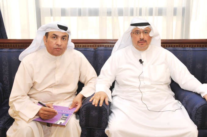  م احمد الحصان متحدثا الى الزميل فرج ناصرمحمد هاشم﻿