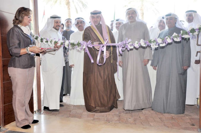 الوزير ياسر ابل يقص شريط الافتتاح