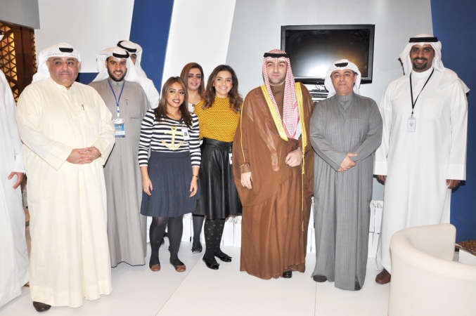 ابل متوسطا فريق عمل بنك الائتمان 