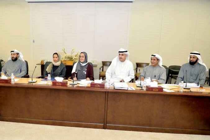 دعلي العمير وبعض القياديين اثناء الاجتماع