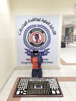  النيبالية وامامها المضبوطات 