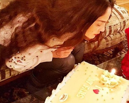 بالصور.. شريهان تحتفل بعيد ميلادها الـ50 في طلة كفتيات العشرينيات