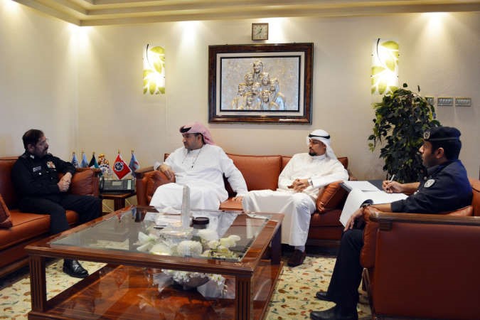 اللواء الانصاري خلال استقباله رئيس الوفد الاماراتي 