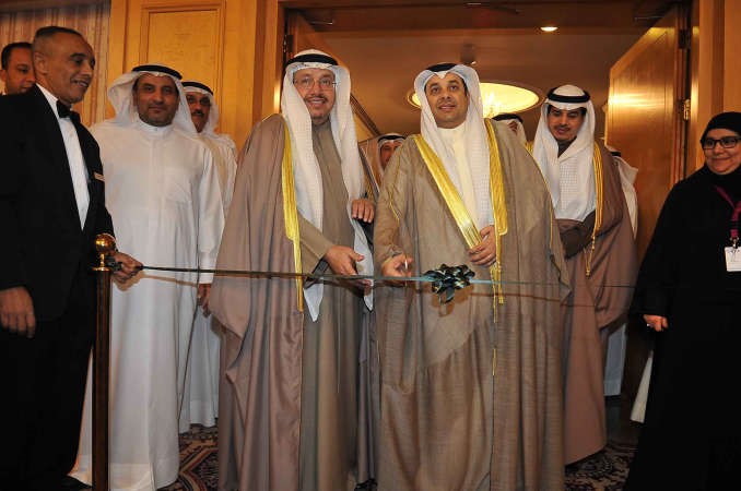 يعقوب الصانع يفتتح المعرض المصاحب للمؤتمر