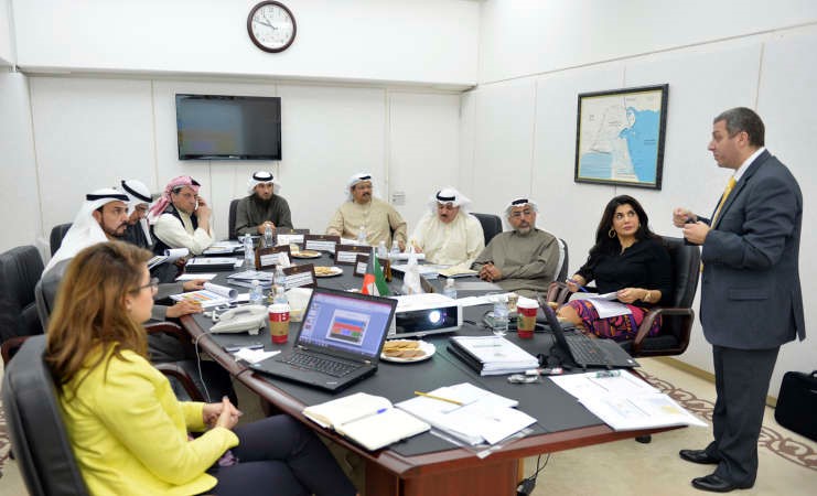 الامين العام علام الكندري مترئسا اجتماع التطوير الاداري في مجلس الامه