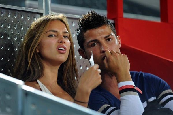 صور.. أبرز 5 فضائح لصديقة رونالدو في 2014 !