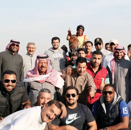 جمهور اسطبل النشاما فرحا بالصدارة 