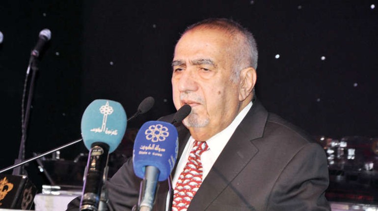 دعبدالرحمن العوضي ملقيا كلمته