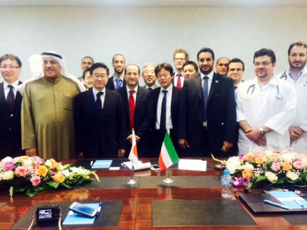 السفير الياباني مع المشاركين في الورشة 