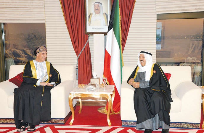 صاحب السمو الامير الشيخ صباح الاحمد مستقبلا صاحب السمو فهد بن محمود ال سعيد﻿