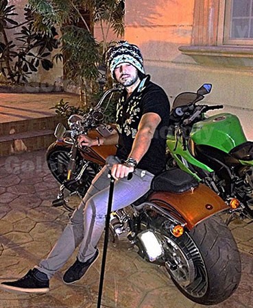 شاهد عبدالفتاح الجريني بالعكاز في أحدث صورة له