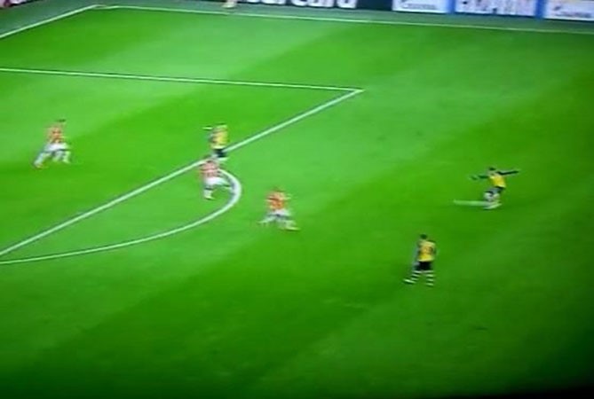 بالفيديو.. رامسي يسجّل أروع أهداف الموسم بدوري الأبطال.. واللاعب: الأجمل في مسيرتي 