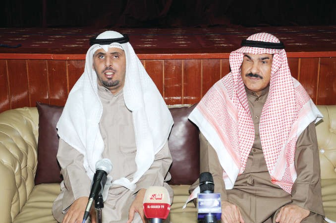 فايز العازمي واحمد الشمري خلال المؤتمر الصحافي انور الكندري﻿
