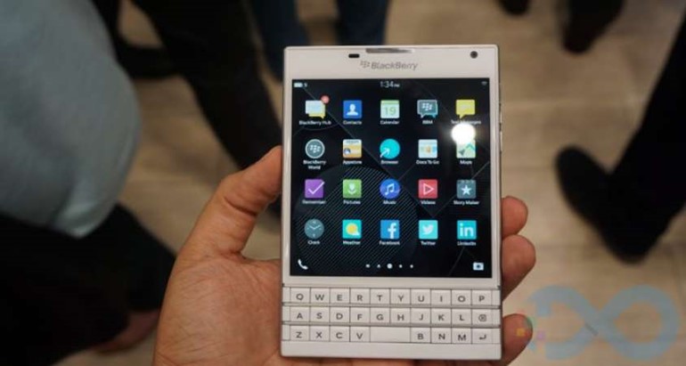 إستكشف هاتف «BlackBerry Passport» الجديد