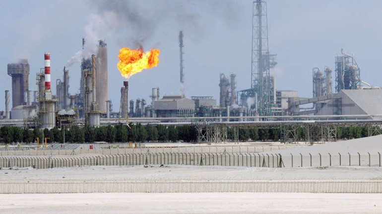 انخفاض اسعار النفط ينذر بانخفاضات كبيرة في فائض ميزانية الكويت 20142015﻿