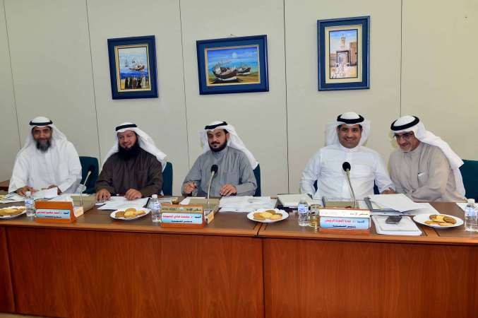 دخليل عبدالله ودعودة الرويعي ودمحمد الحويلة وداحمد بن مطيع ودعبدالرحمن الجيران اثناء الاجتماع﻿