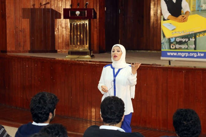 فواطم بوحمد متحدثة خلال الندوة﻿