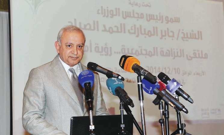 دبدر العيسى متحدثا في المؤتمر 