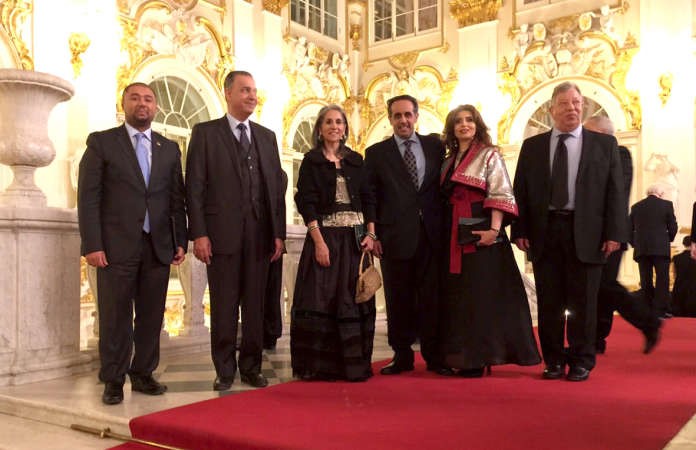 الشيخة حصة الصباح مع الوفد المشارك في احتفالات الارميتاج في مدينة سانت بطرسبيرغ الروسية 