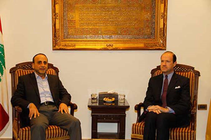 مسؤول العلاقات الدولية في حزب الله عمار الموسوي مستقبلا مدير دائرة الشرق الاوسط وشمال افريقيا في الخارجية الفرنسية جان فرانسوا جيرومحمود الطويل