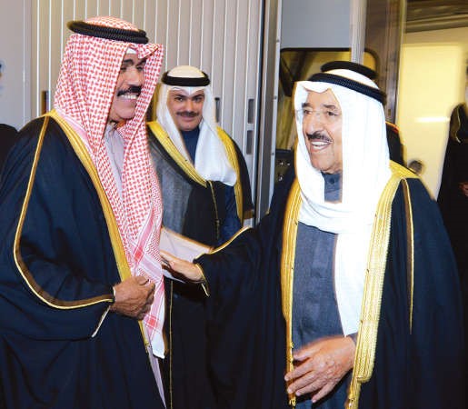 صاحب السمو الامير الشيخ صباح الاحمد لدى وصوله وفي استقباله سمو ولي العهد الشيخ نواف الاحمد ﻿