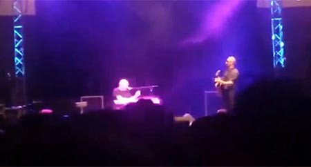 فيديو مؤلم... وفاة مغنٍ ايطالي على خشبة المسرح