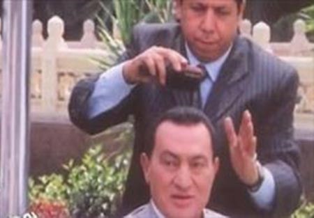 بالفيديو.. حسني مبارك قبل وبعد الماكياج