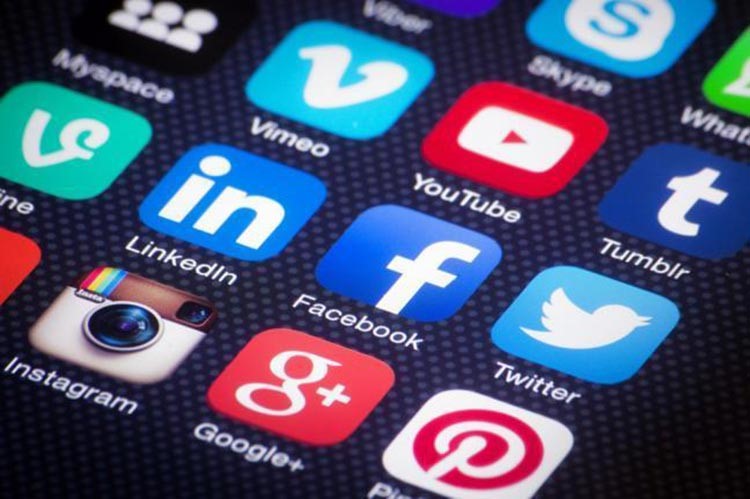 إنفوغرافيك: هل فكرت ماذا سيحدث في حساباتك على مواقع التواصل الاجتماعي بعد الوفاة؟