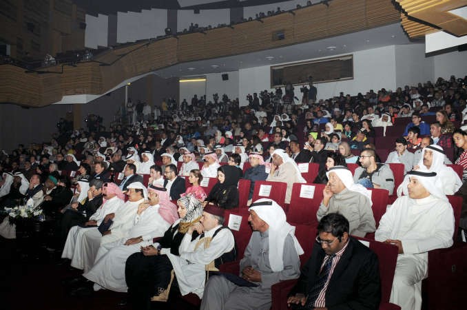 جانب من الحضور في مسرح السالمية