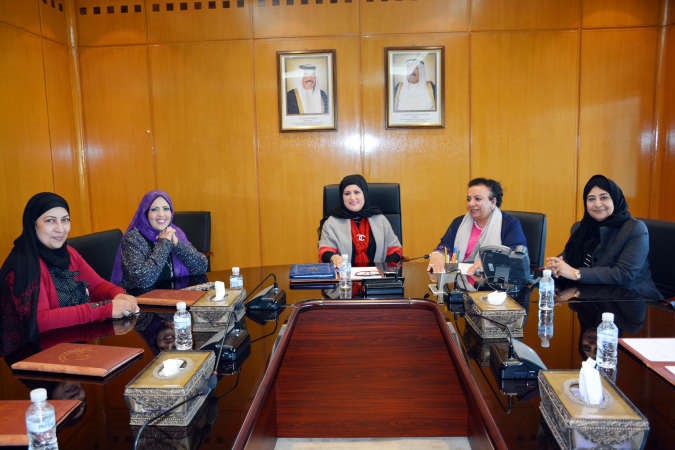 نبيلة الخليل خلال لقائها مع اعضاء اللجنة الايجابية التطوعية الوطنية ﻿