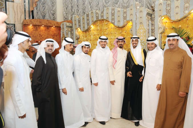 المعرس تركي الكعمي مع عدد من الاصدقاء
﻿