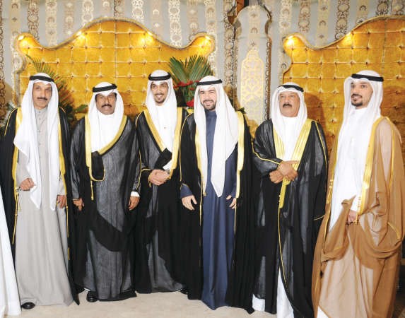 الشيخ تمام مشعل المبارك يقدم التهاني﻿