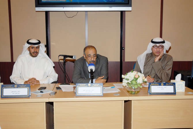 دمحمد الفيلي ودعبدالله الرميضي ودحسين العبدالله خلال الندوة ﻿