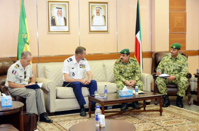 اللواء الركن م هاشم عبدالرزاق الرفاعي خلال اللقاء مع الوفد الفرنسي 
