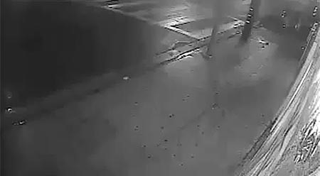 بالفيديو.. طفل عمره 10 سنوات يطير في الهواء بسبب حادث مروع
