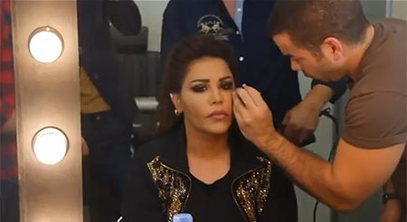 بالفيديو.. أحلام تتراقص أمام المرآة إعجاباً بجمالها!