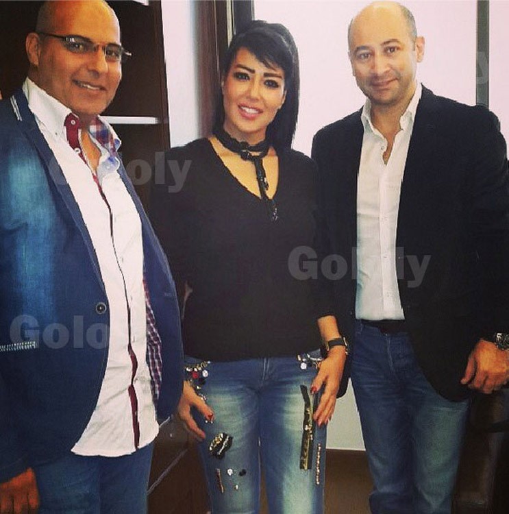بالصور.. سمية الخشاب مع شقيقها في لبنان.. هل يشبهها؟