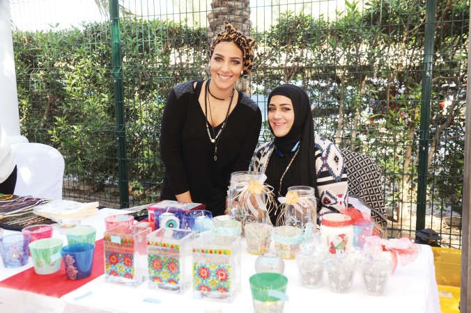 جانب من المعرض الخيري