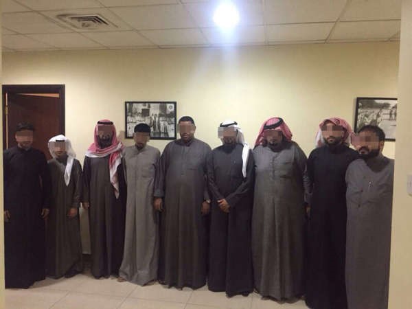 المتهمون بعد ضبطهم في مديرية الامن﻿