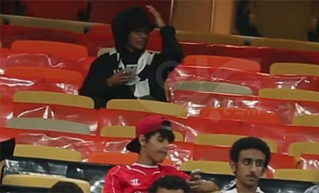 بالفيديو.. القبض على فتاة حضرت مباراة الاتحاد والشباب في الدوري السعودي متنكرة بزي رجالي