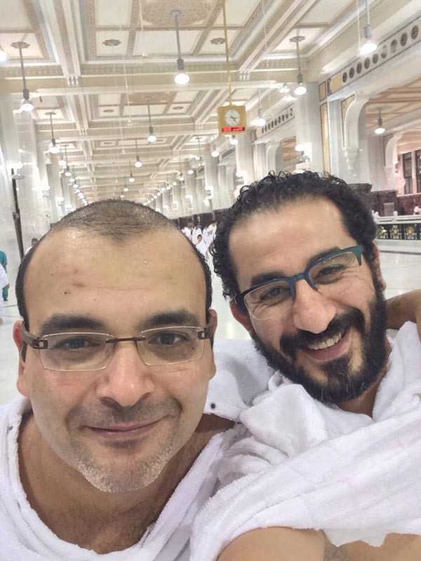 بالصور.. أول ظهور لأحمد حلمي في العمرة