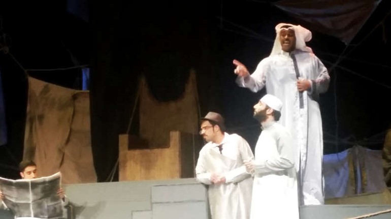 مشهد من المسرحية