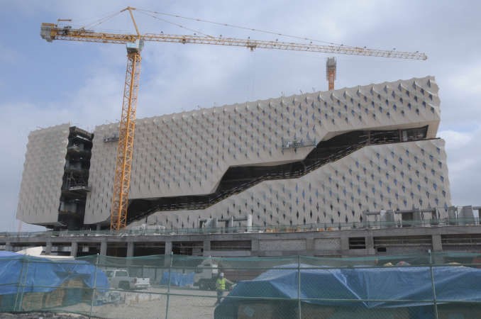 مبنى كلية التربية الحائز 8 جوائز عالمية في التصميم