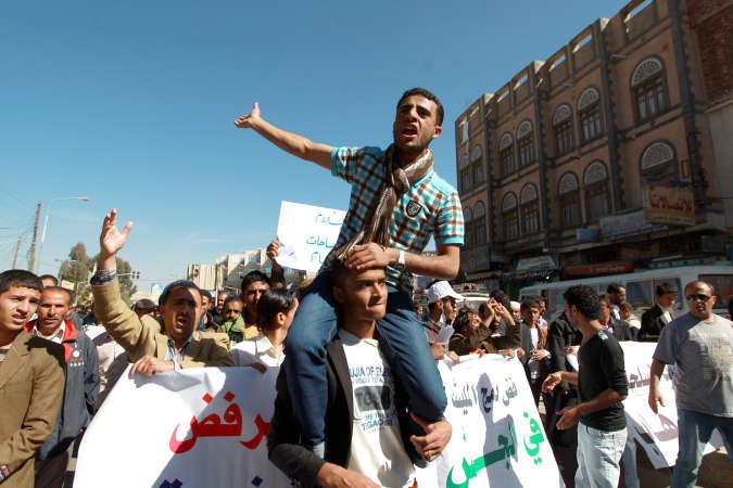 جانب من التظاهرة المطالبة باخراج الميليشيات المسلحة من صنعاء والمحافظات اليمنية امس 	افپ﻿