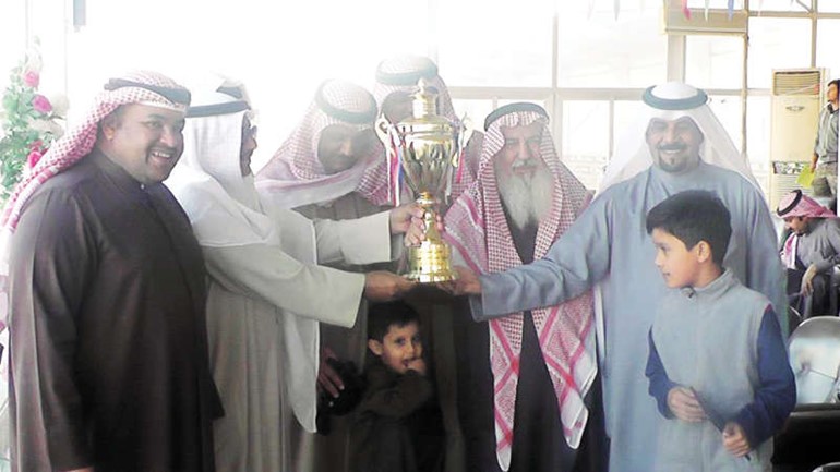 تسليم الكاس للفائز ﻿
