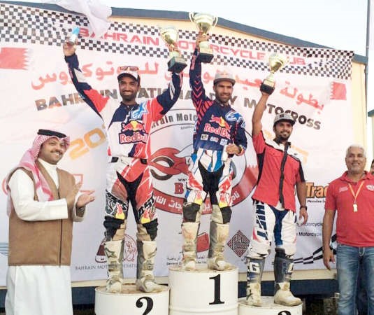 الابطال على منصة التتويج ﻿