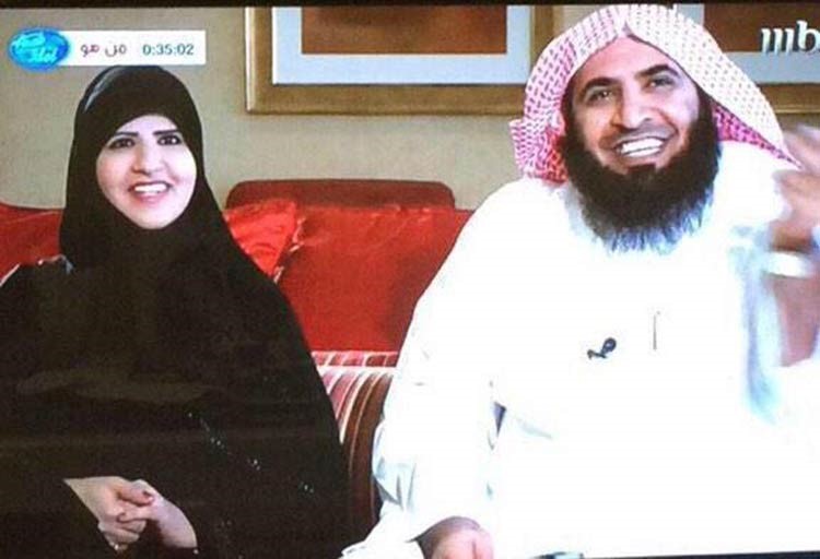 بالفيديو والصور.. الداعية السعودي الغامدي يظهر برفقة زوجته وهي كاشفة الوجه ببرنامج على MBC 