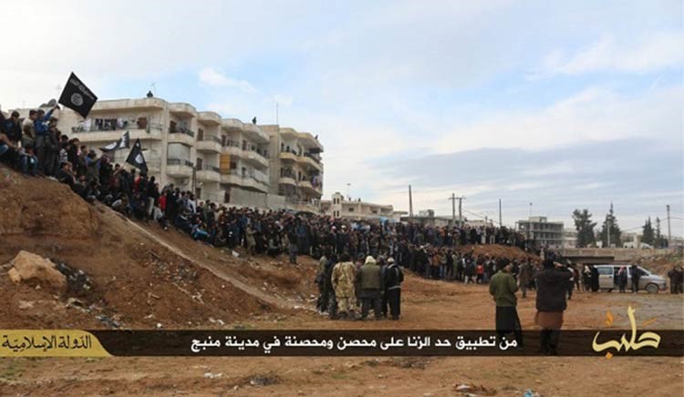 بالصور.. داعش يرجم زوجين حتى الموت بريف حلب