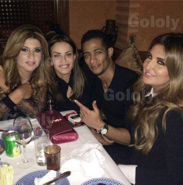 بالصور.. شذى حسون تقيم ليلة مغربية لميرفت أمين ونور الشريف بإطلالة تلميذة